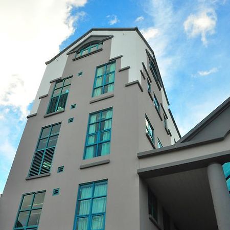 Tat Place Hotel Kuala Belait Ngoại thất bức ảnh